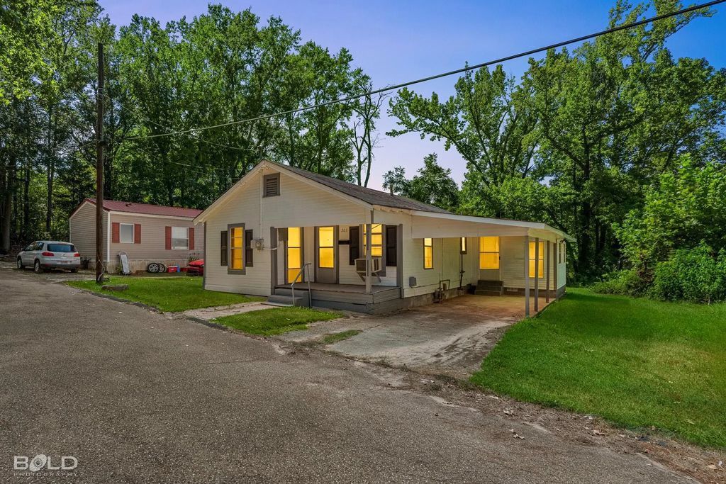 203 Chrysler Street, Minden