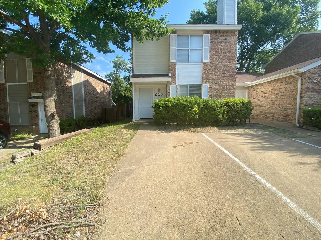 207 Country Bend Drive, Duncanville
