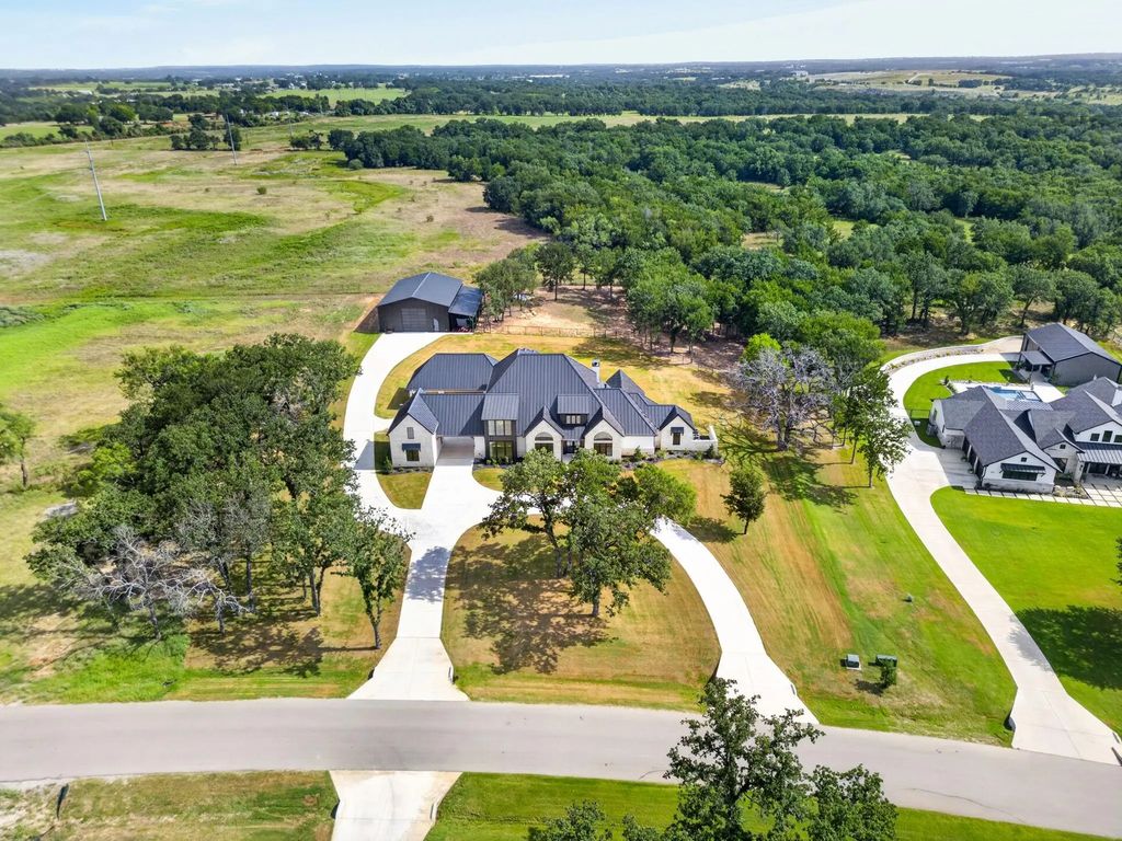 536 Royal Santana Run, Weatherford
