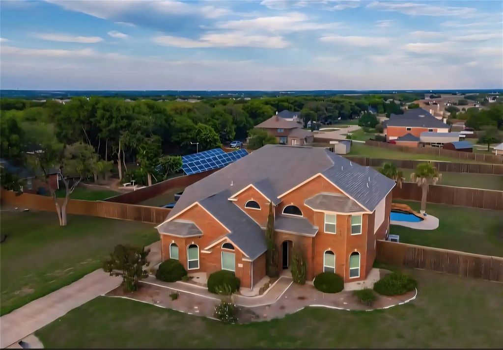 1130 Meghann Lane, Waxahachie