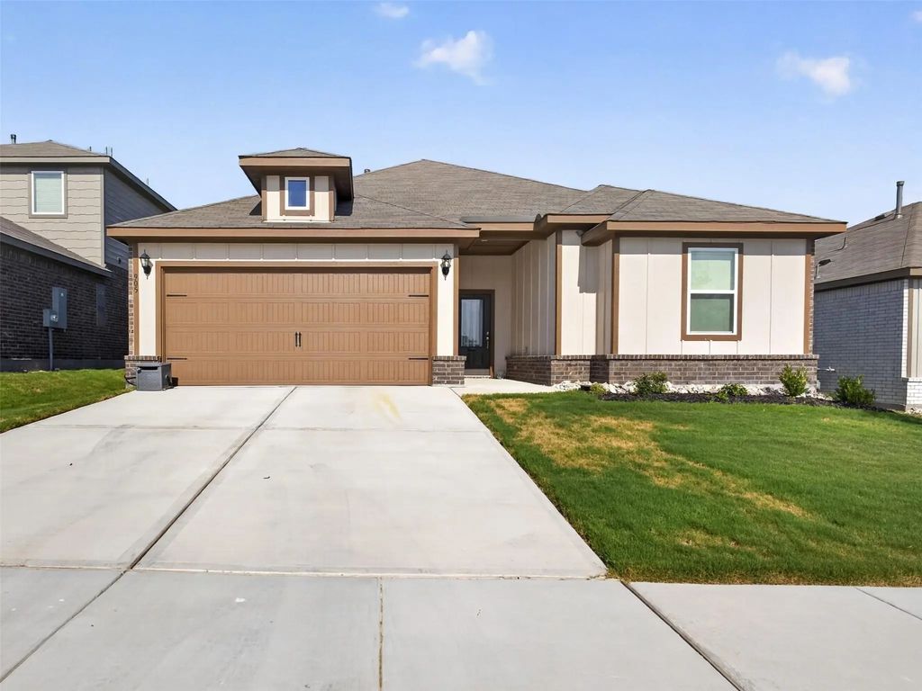 905 Cawthorne Trail, Fort Worth