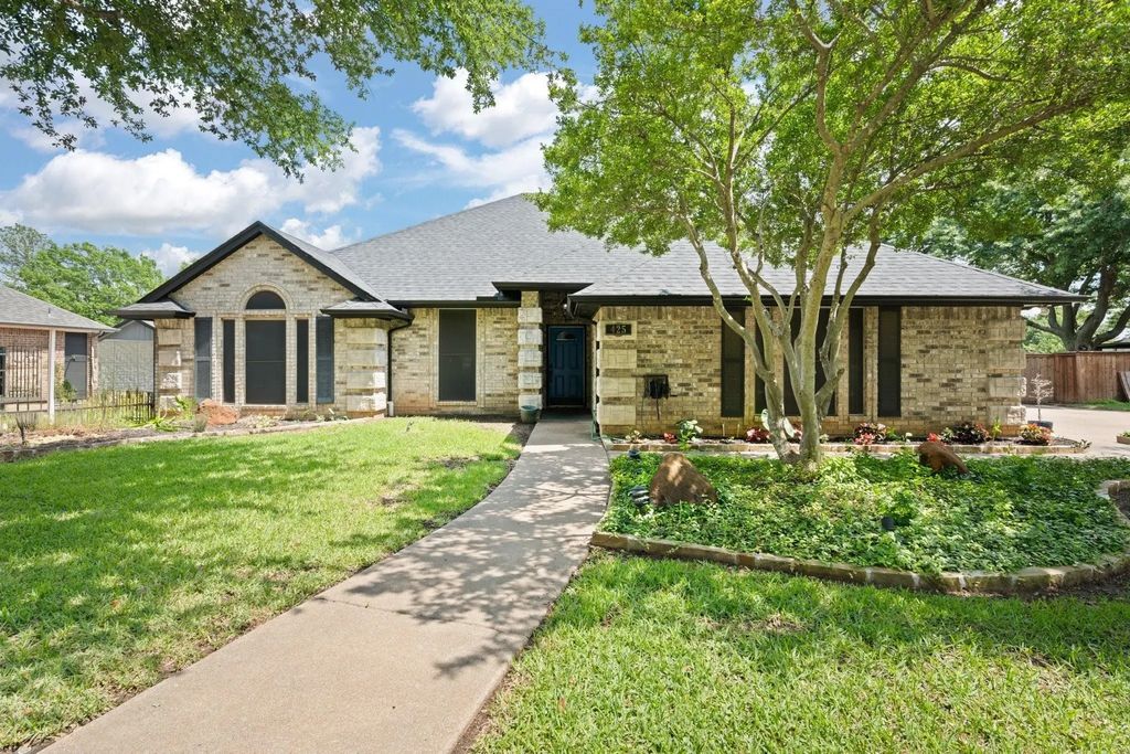 425 Sherwood Court, Burleson