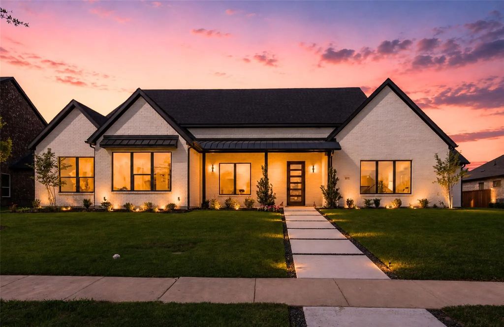 1011 Devonshire Drive S, Forney