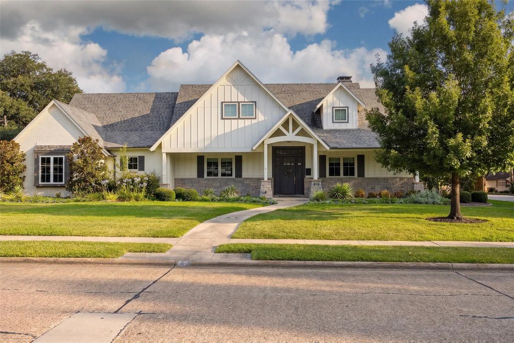 813 Clearwater Drive, Richardson
