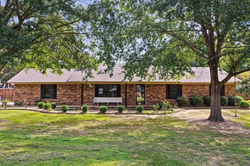419 County Road 4164, Pittsburg