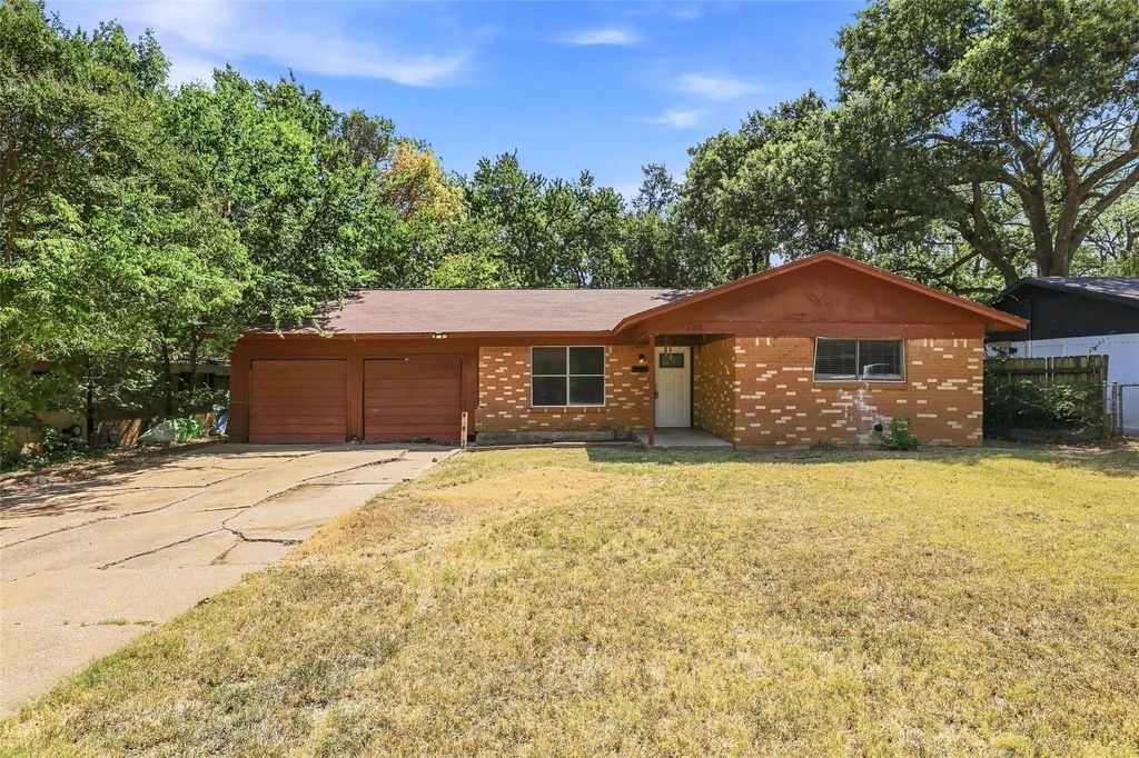 108 N Imperial Drive, Denison