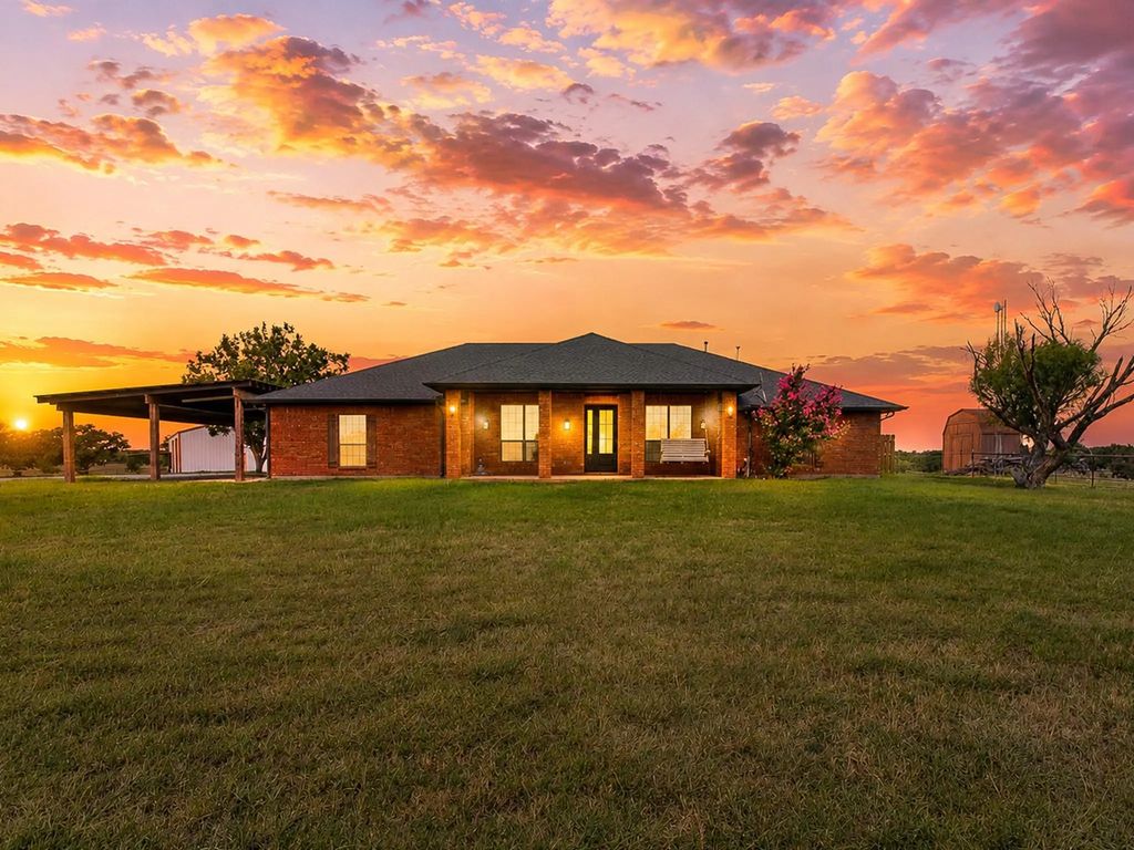 601 County Road 3525, Paradise