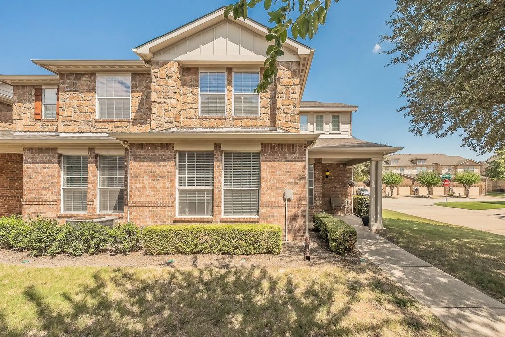 2741 Hyde Park Drive, Grand Prairie