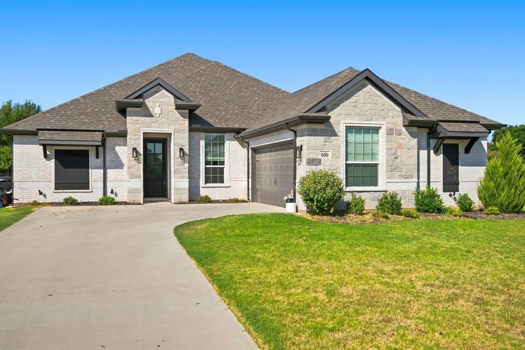 500 River Bank Court, Granbury