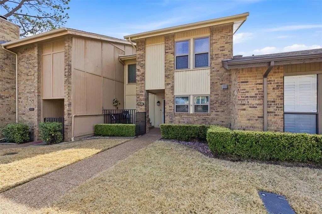 2923 Shady Knoll Lane, Bedford