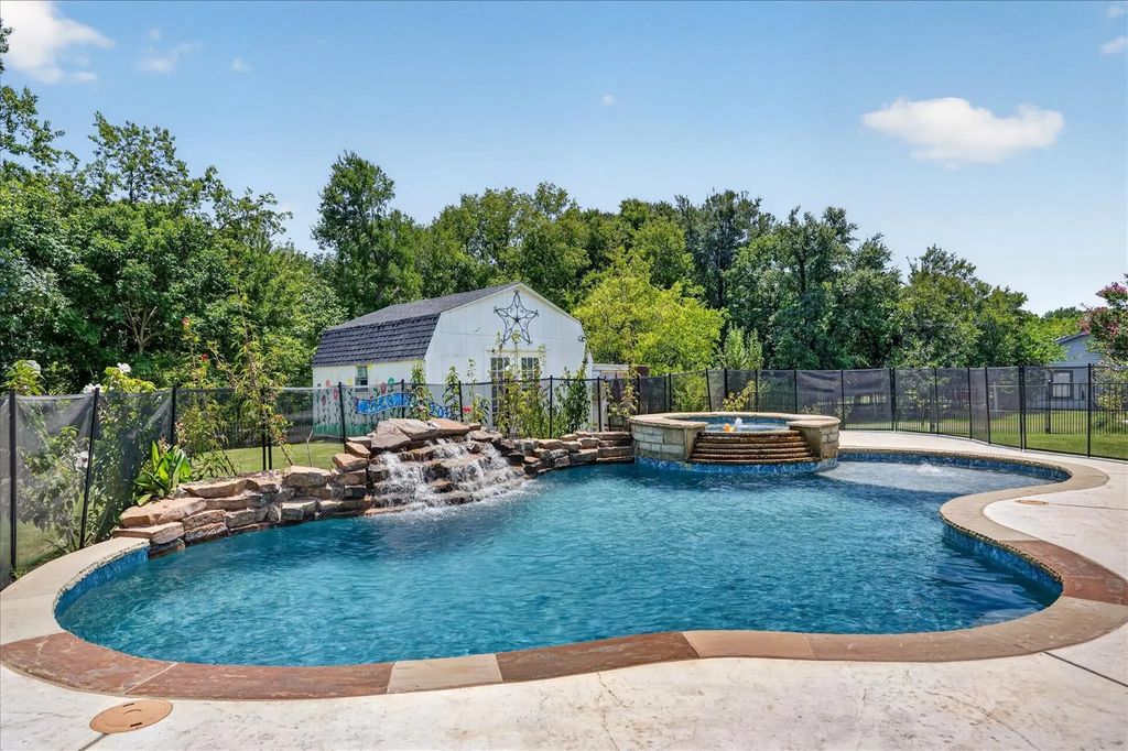 1425 Pioneer Drive, Lowry Crossing