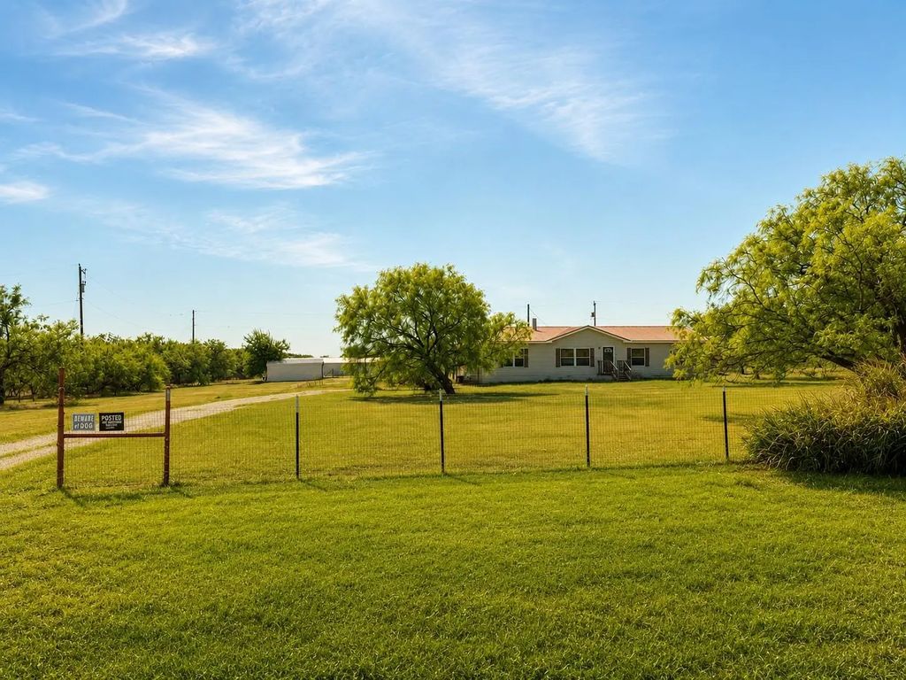155 N Swanson Road, Mineral Wells