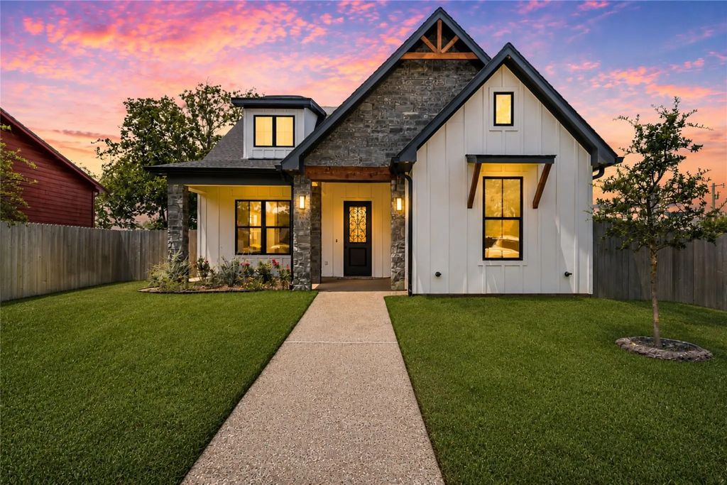 107 N Jena Street, Riesel