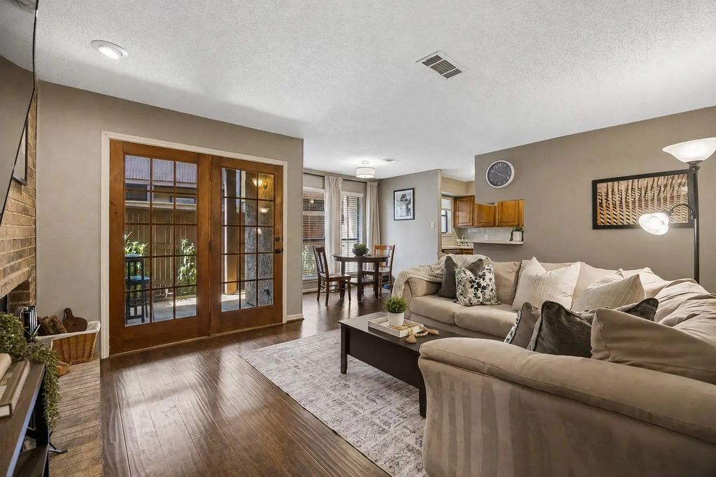 1200 Harwell Drive 1914, Arlington