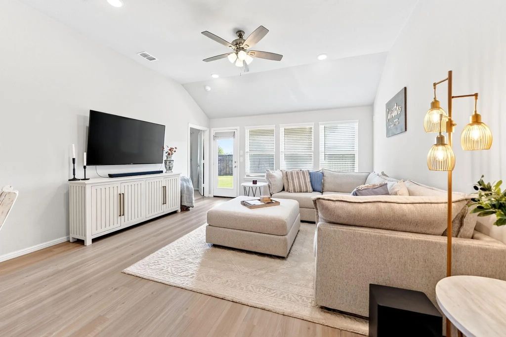 8736 Copper River Drive, Fort Worth