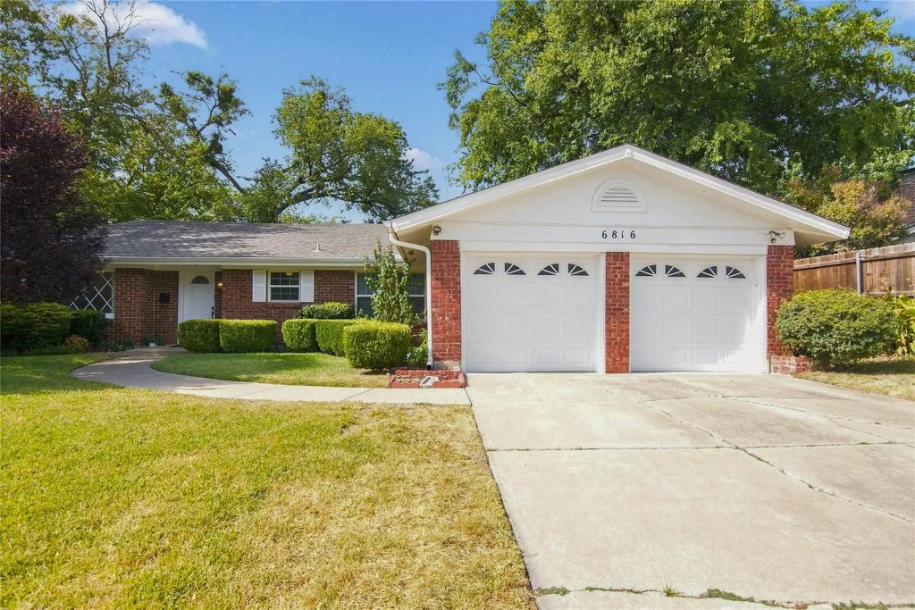 6816 Chickering Road, Fort Worth