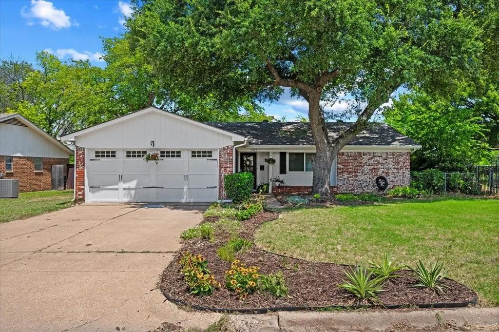 7413 Christopher Court, North Richland Hills