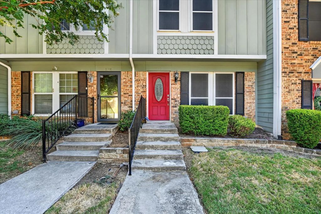 177 Merlin Way, Euless