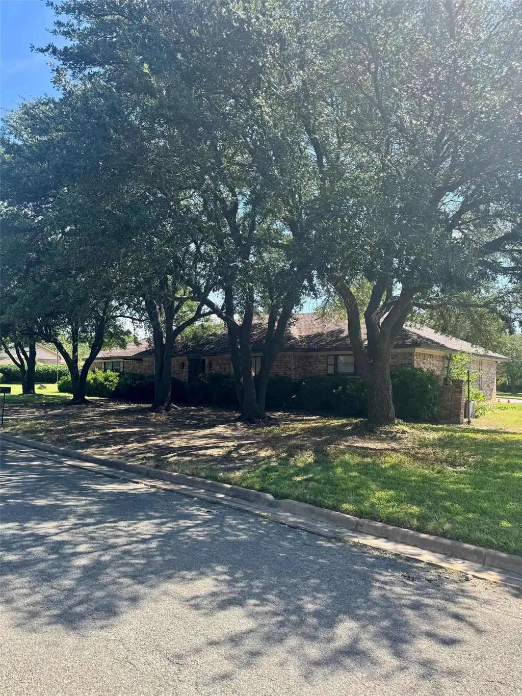 2509 Bennett Avenue, Sherman