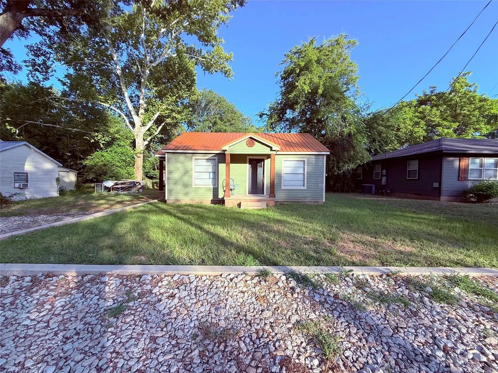 917 Sherrill Street, Winnsboro