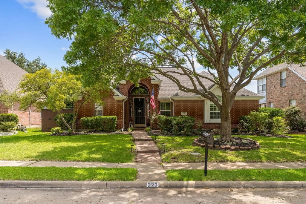 320 Andre Drive, Irving