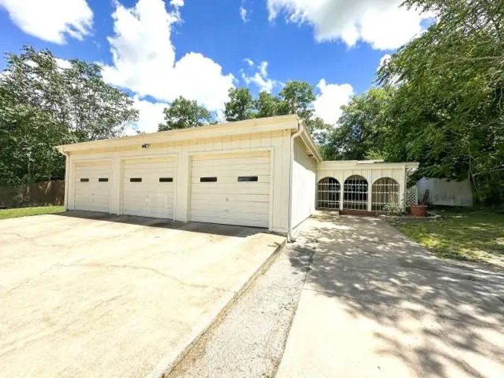 302 W Highland Avenue, Comanche