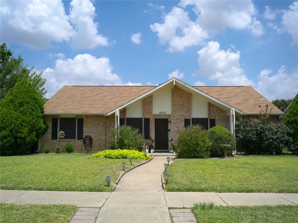 1009 Cherokee Trail, Plano