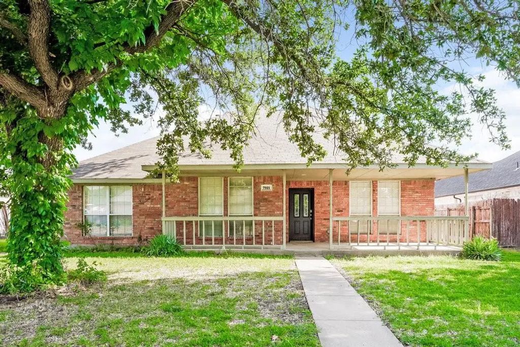 7921 Wayne Way, Rowlett