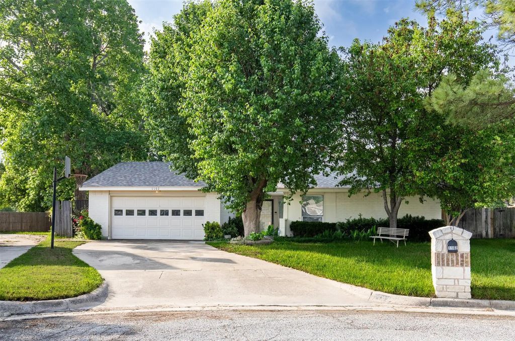 1102 St Croix Court, Arlington