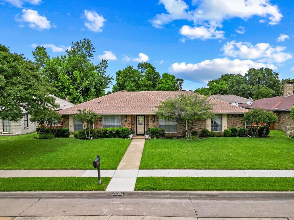 3301 Canterbury Drive, Plano