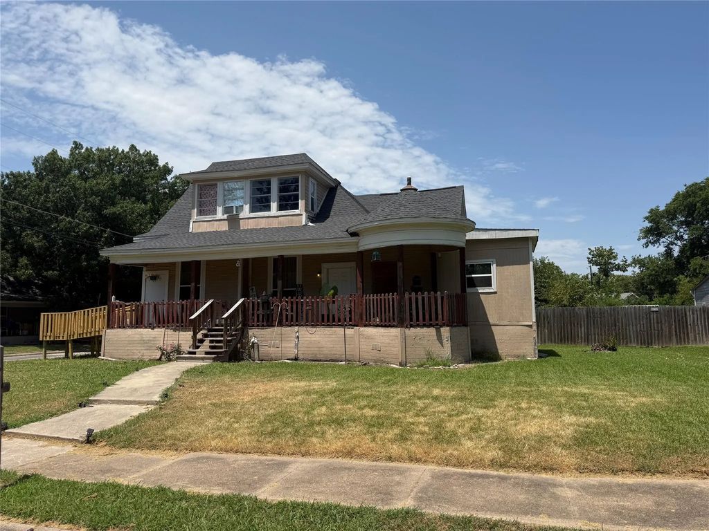 610 W 6th Street, Bonham