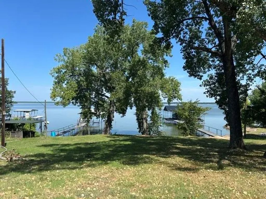 Lakeside Drive, Quinlan