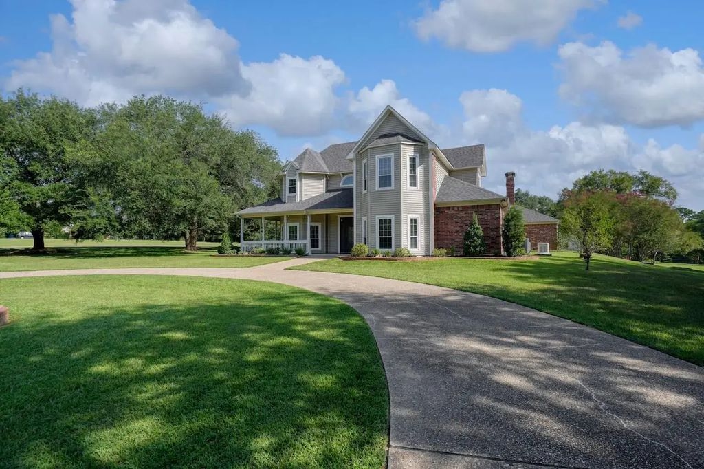 1881 Valley View Lane, Tyler