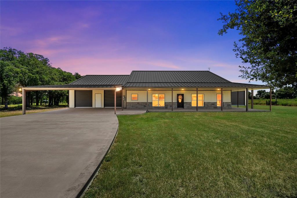 225 County Road 423, Lorena