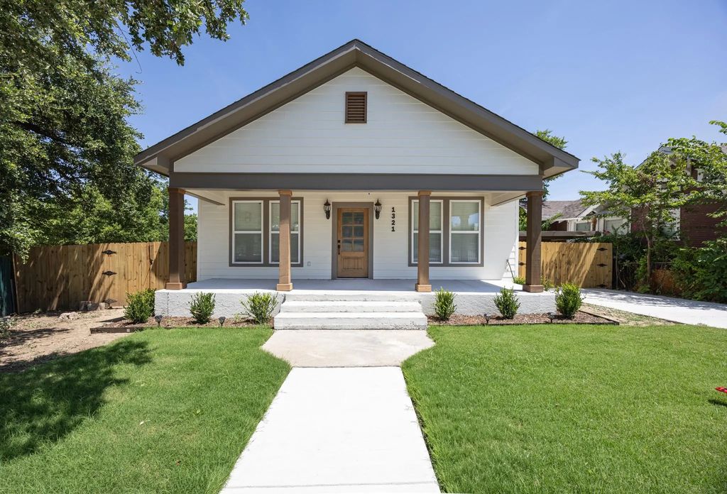 1321 E Magnolia Avenue, Fort Worth