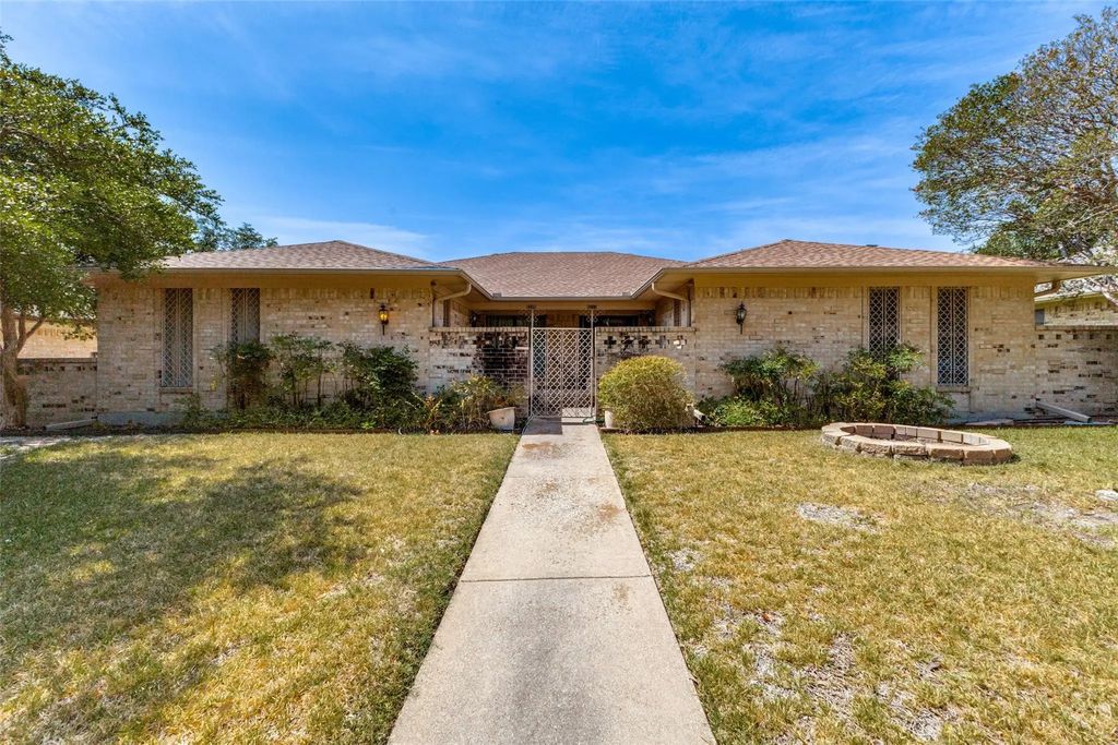 8211 Lullwater Drive, Dallas