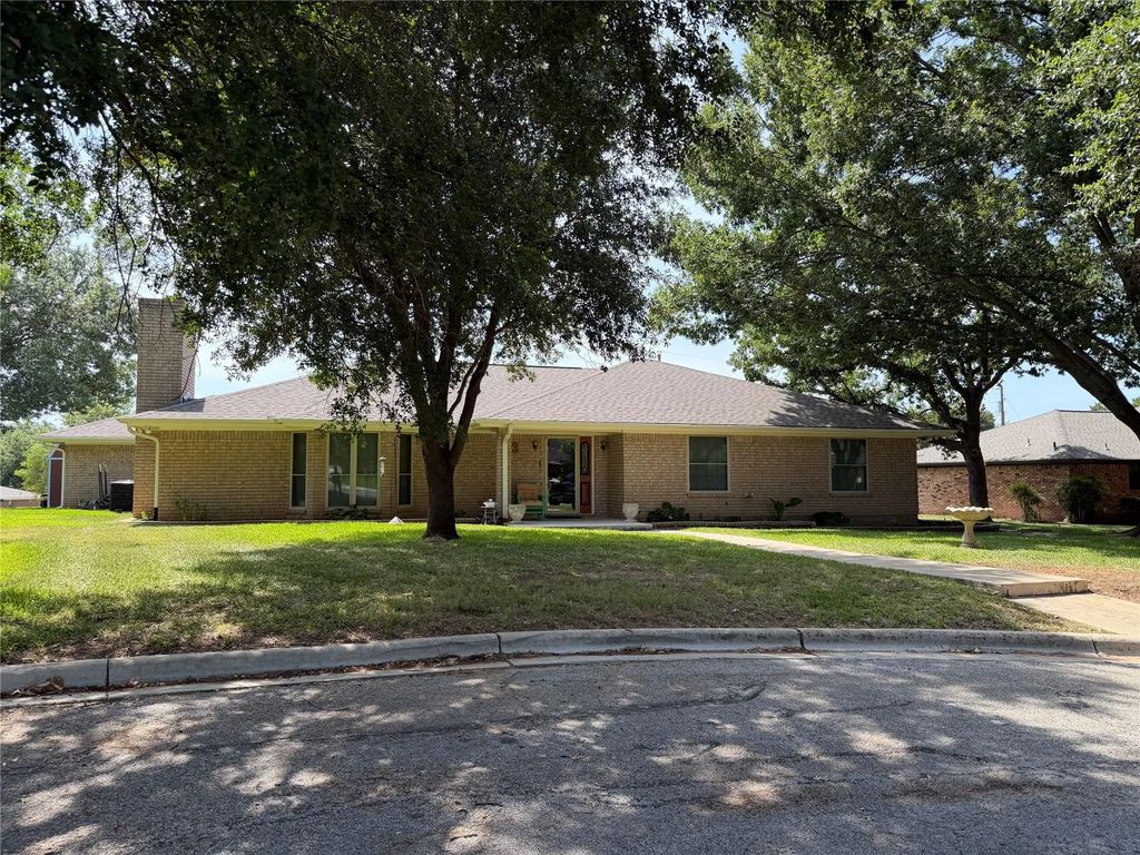 3 Brownstone Court, Brownwood
