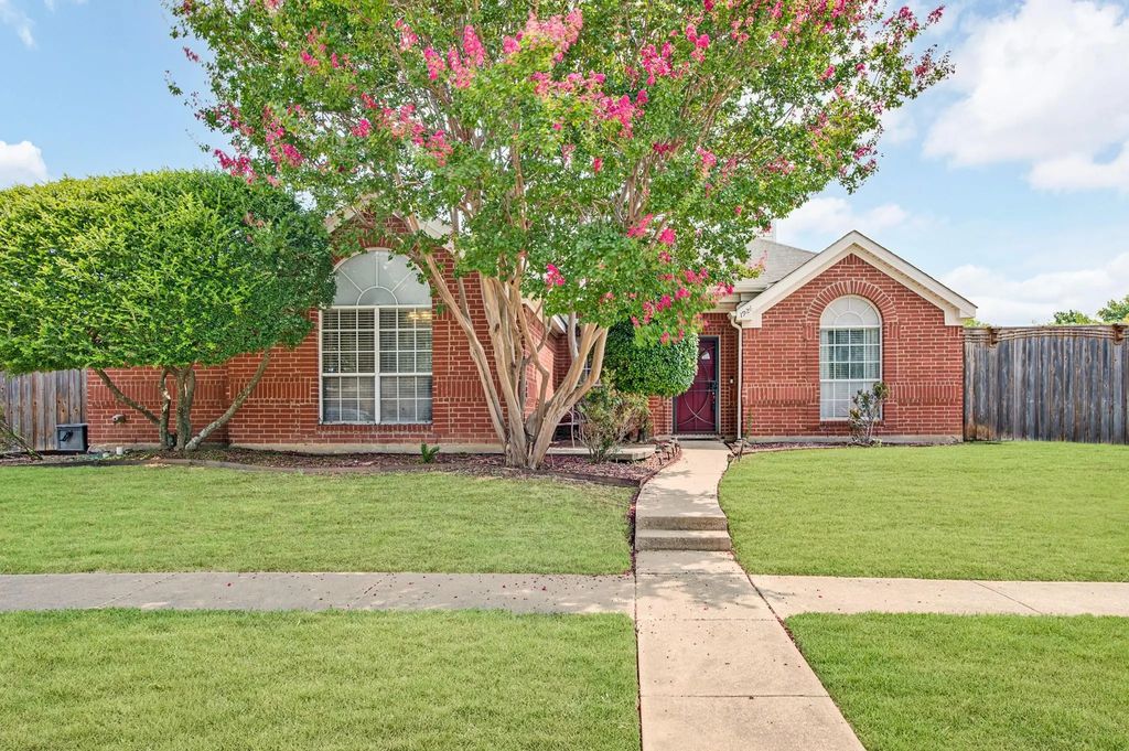 1926 Oak Bend Lane, Garland