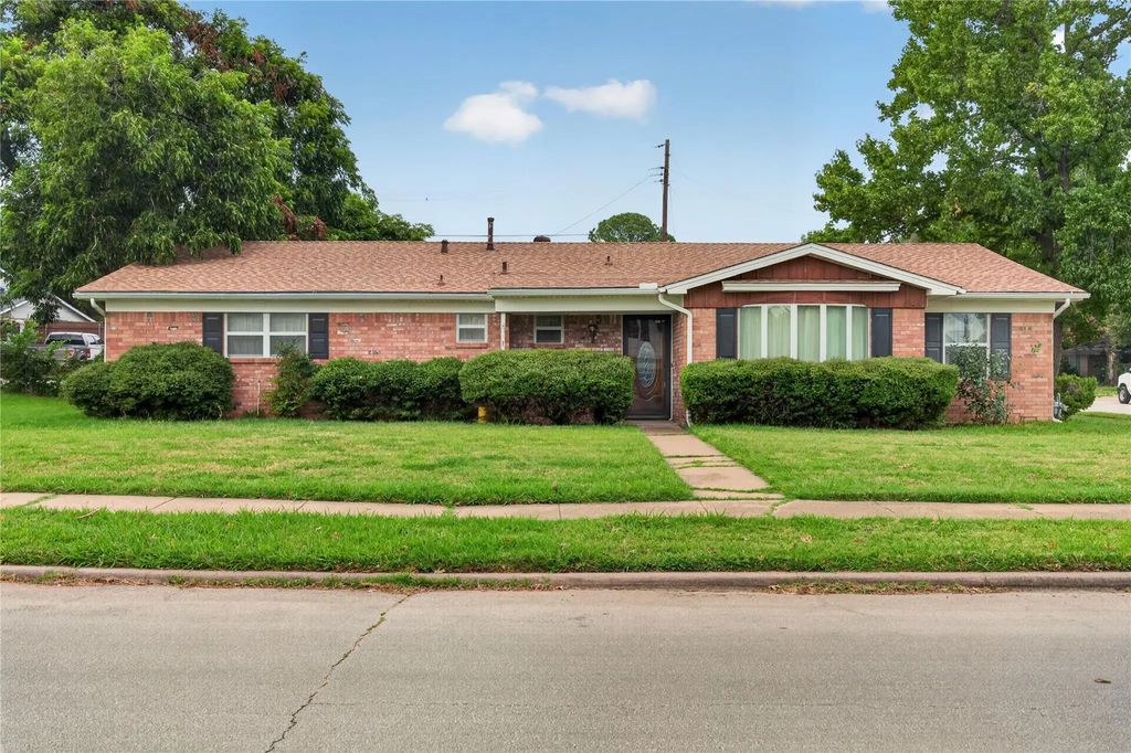 1605 Weathered Street, Irving
