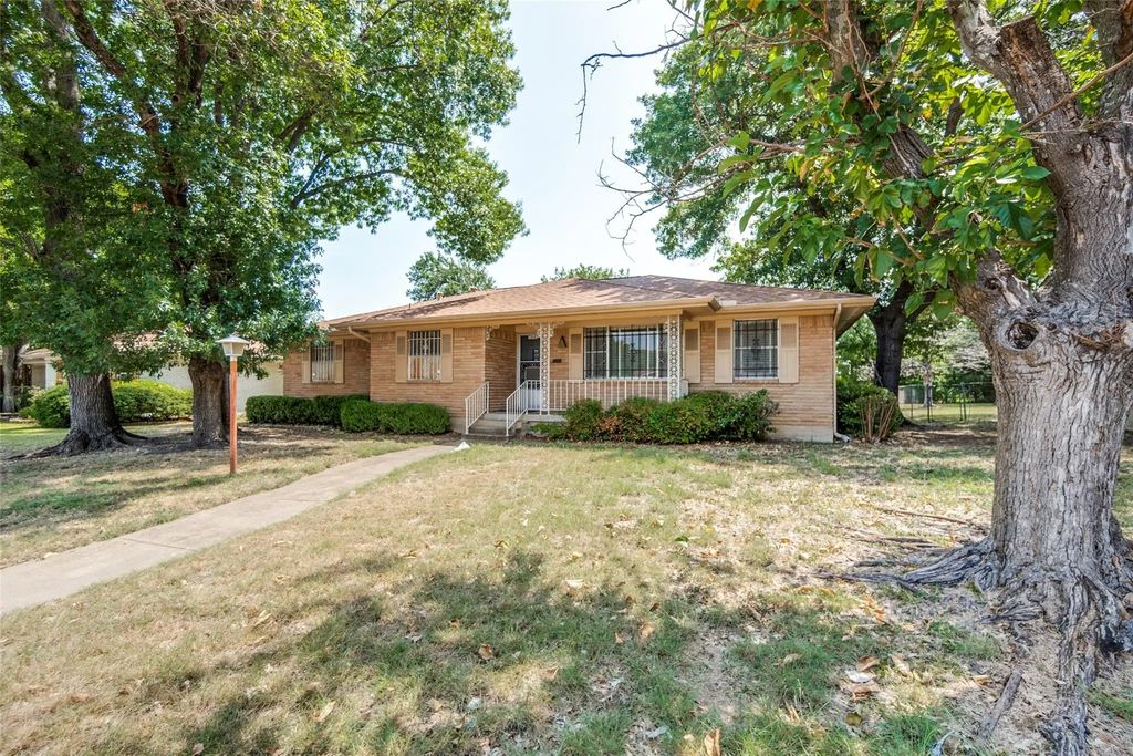 5842 N Jim Miller Road, Dallas