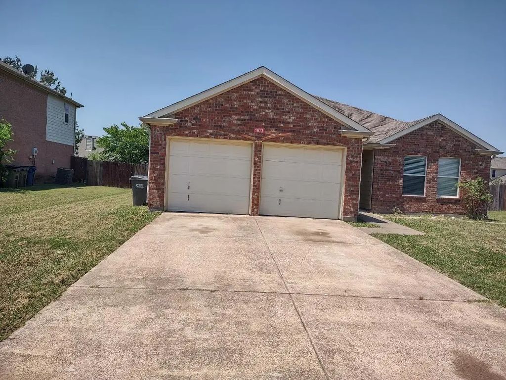 1613 Wavecrest Drive, Glenn Heights