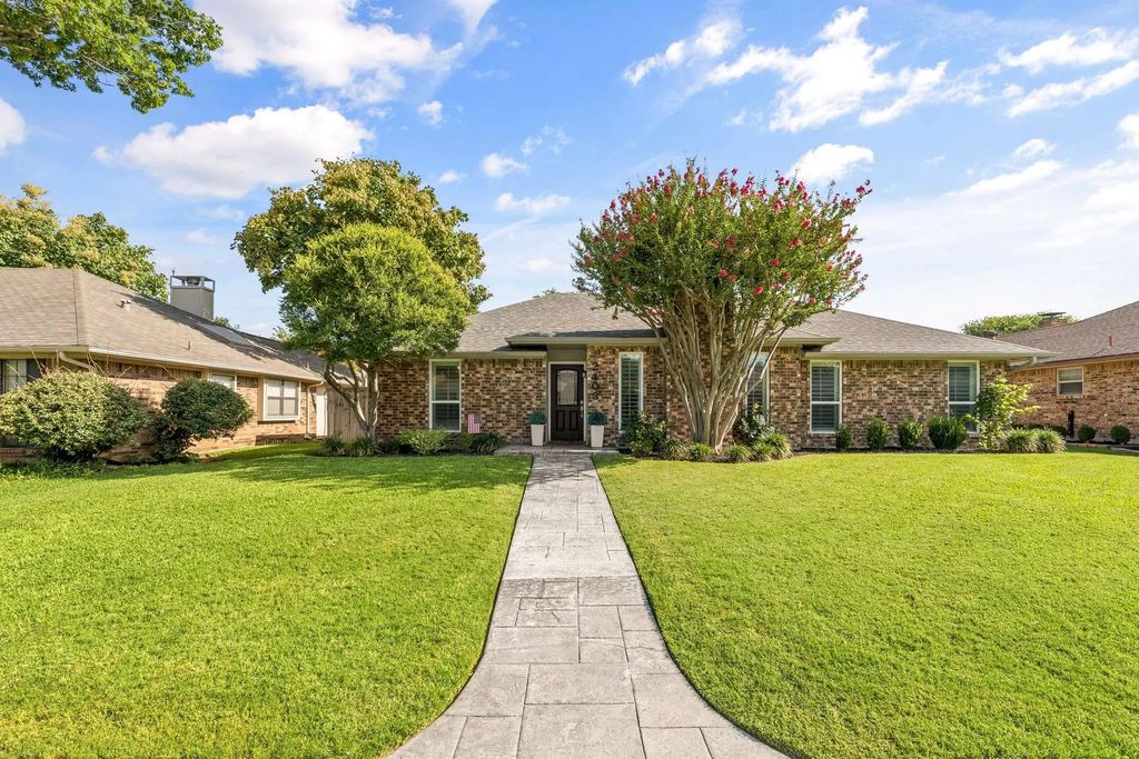 2403 Silverthorne Drive, Dallas
