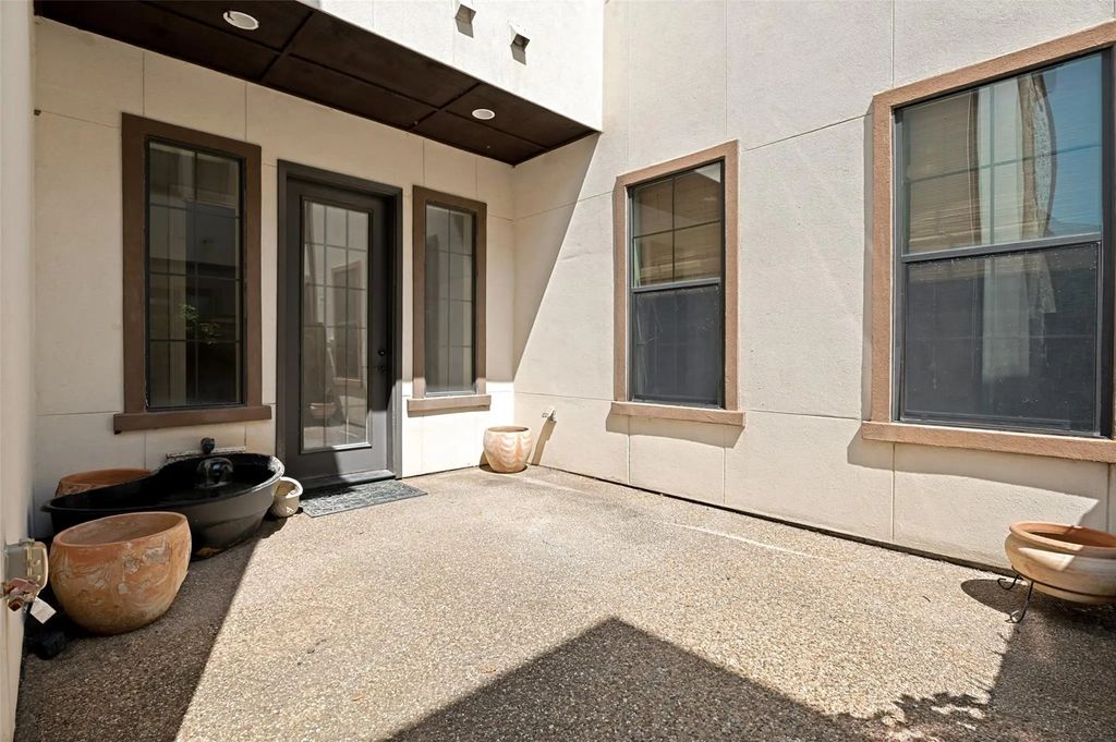 1132 Hemingway Lane, Irving