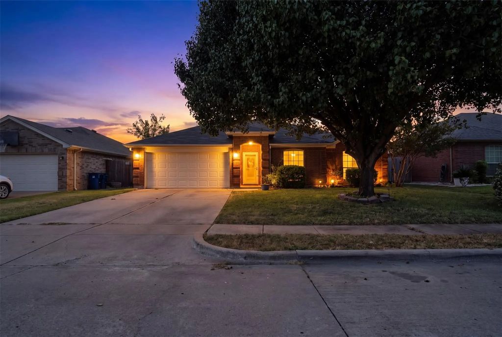 1017 Aaron Drive, Burleson