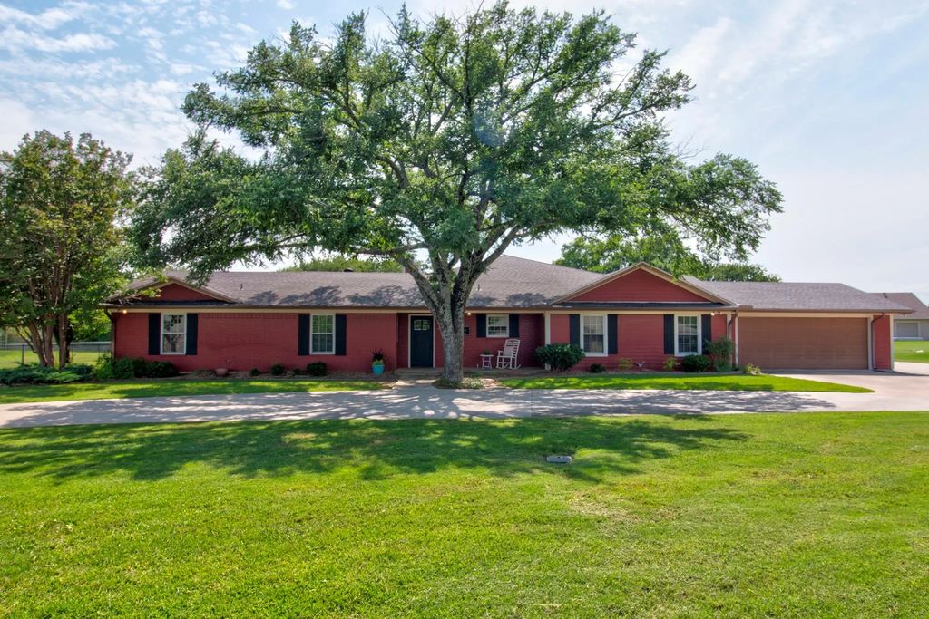 112 Sequoya Drive, Lake Kiowa