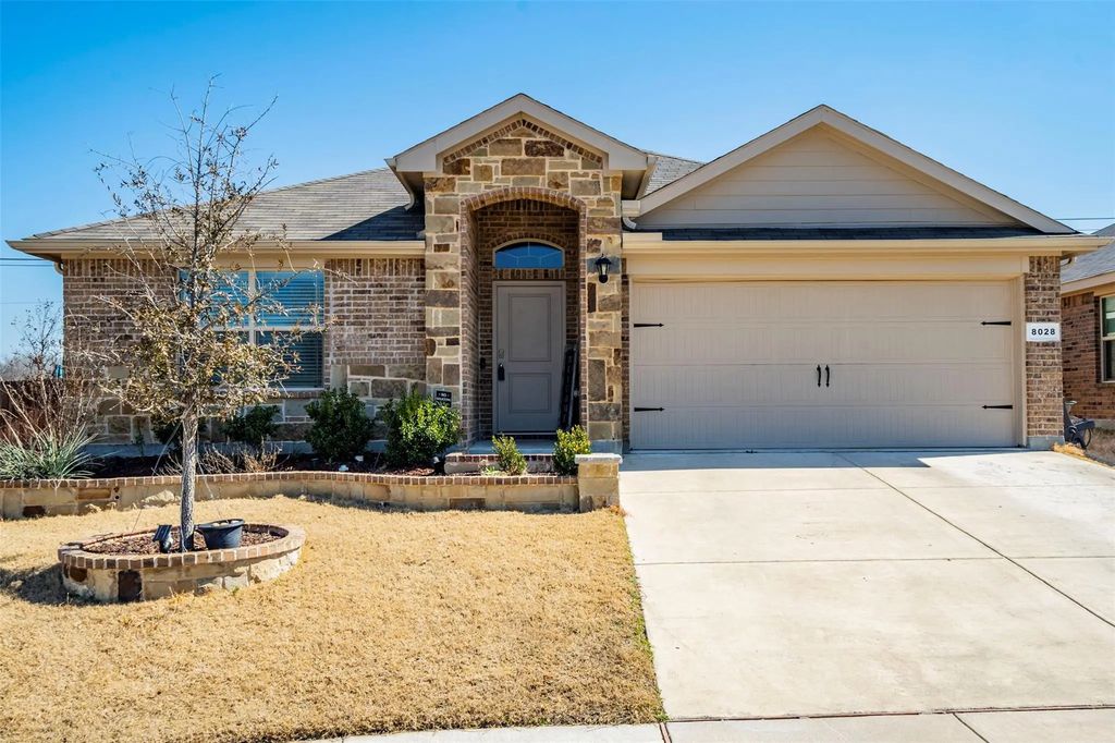 8028 Muddy Creek Drive, Fort Worth