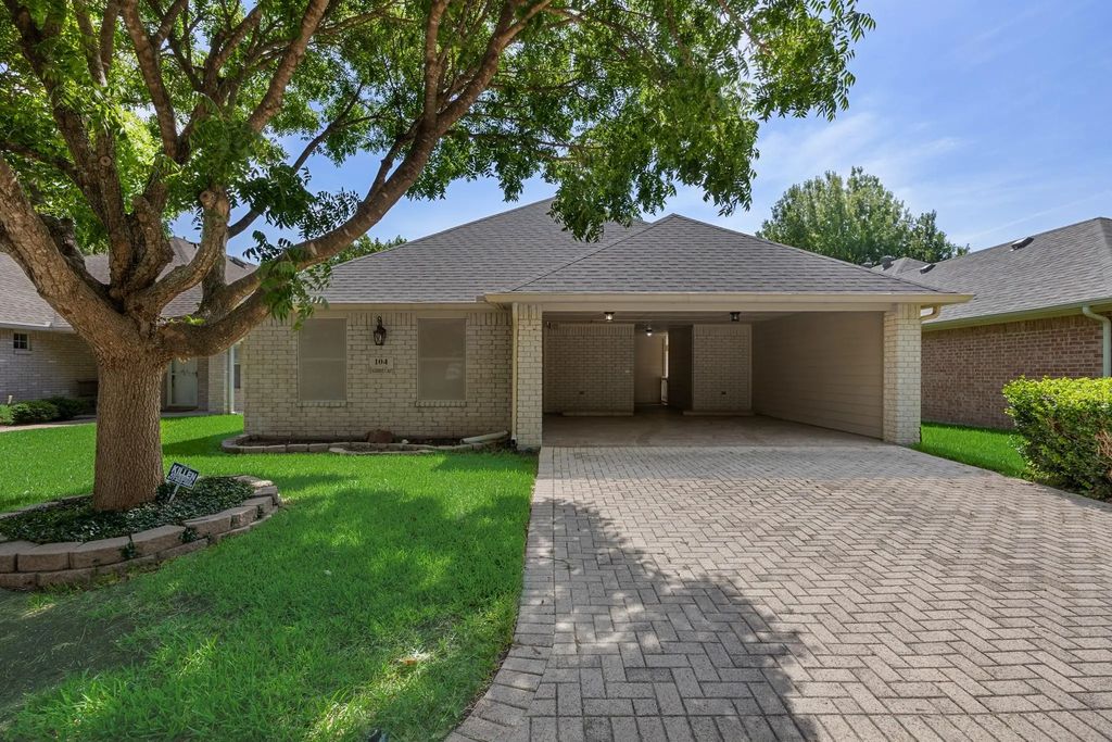104 Enchanted Court, Red Oak