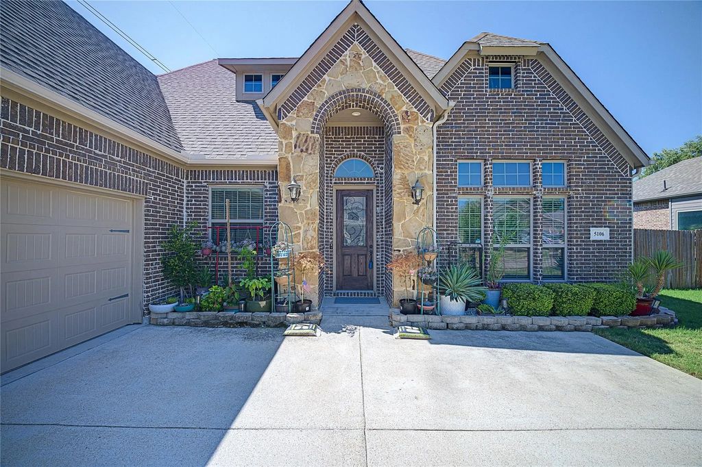 5106 Shelter Point Court, Mansfield