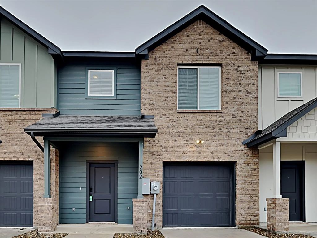 201 Briarwood Lane, Forest Hill