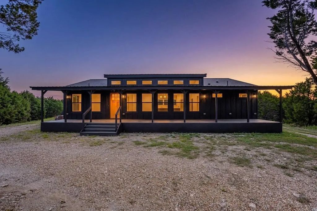 8512 Hilltop Drive, Cleburne